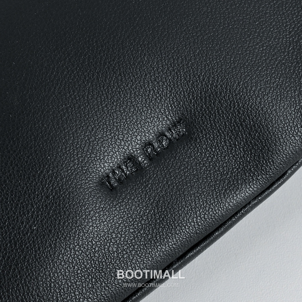 The Row N/S Izzy Lambskin Crossbody Bag with Adjustable Strap Detail 더로우 N/S 이지 램스킨 조절 스트랩 크로스백 20cm 6