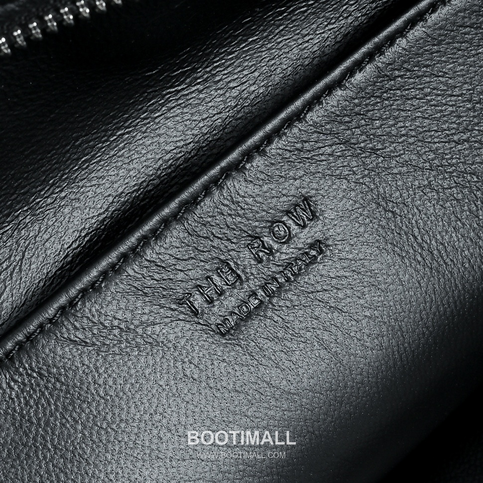 The Row N/S Izzy Lambskin Crossbody Bag with Adjustable Strap Detail 더로우 N/S 이지 램스킨 조절 스트랩 크로스백 20cm 7