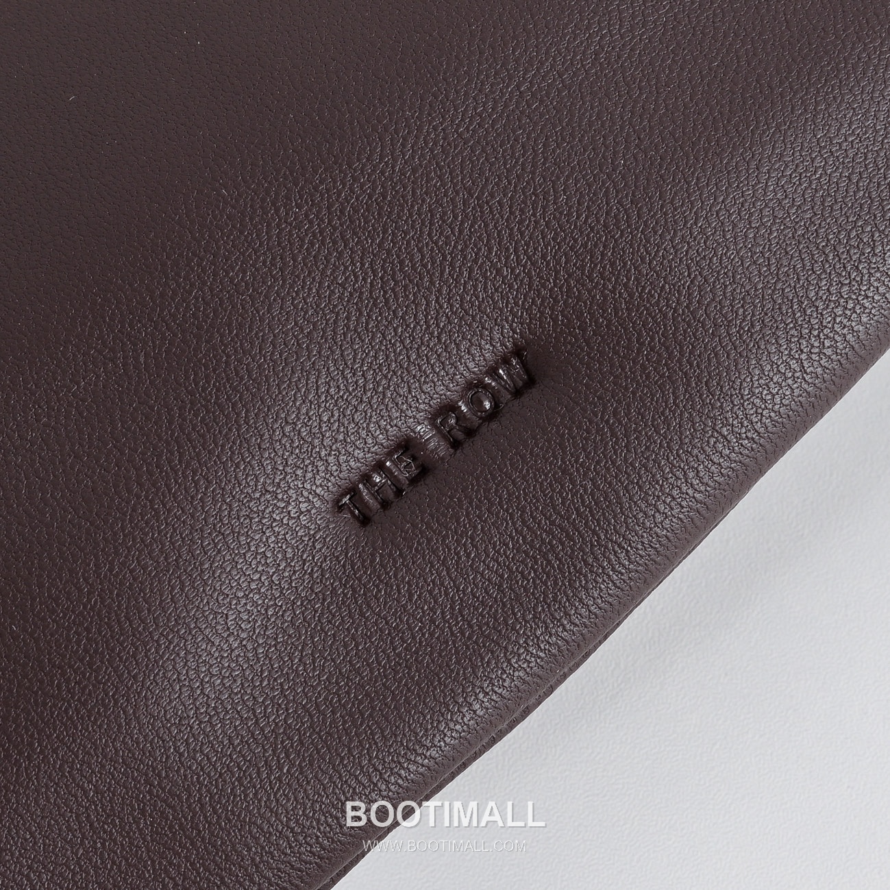 The Row N/S Izzy Lambskin Crossbody Bag with Adjustable Strap Detail 더로우 N/S 이지 램스킨 조절 스트랩 크로스백 20cm 5