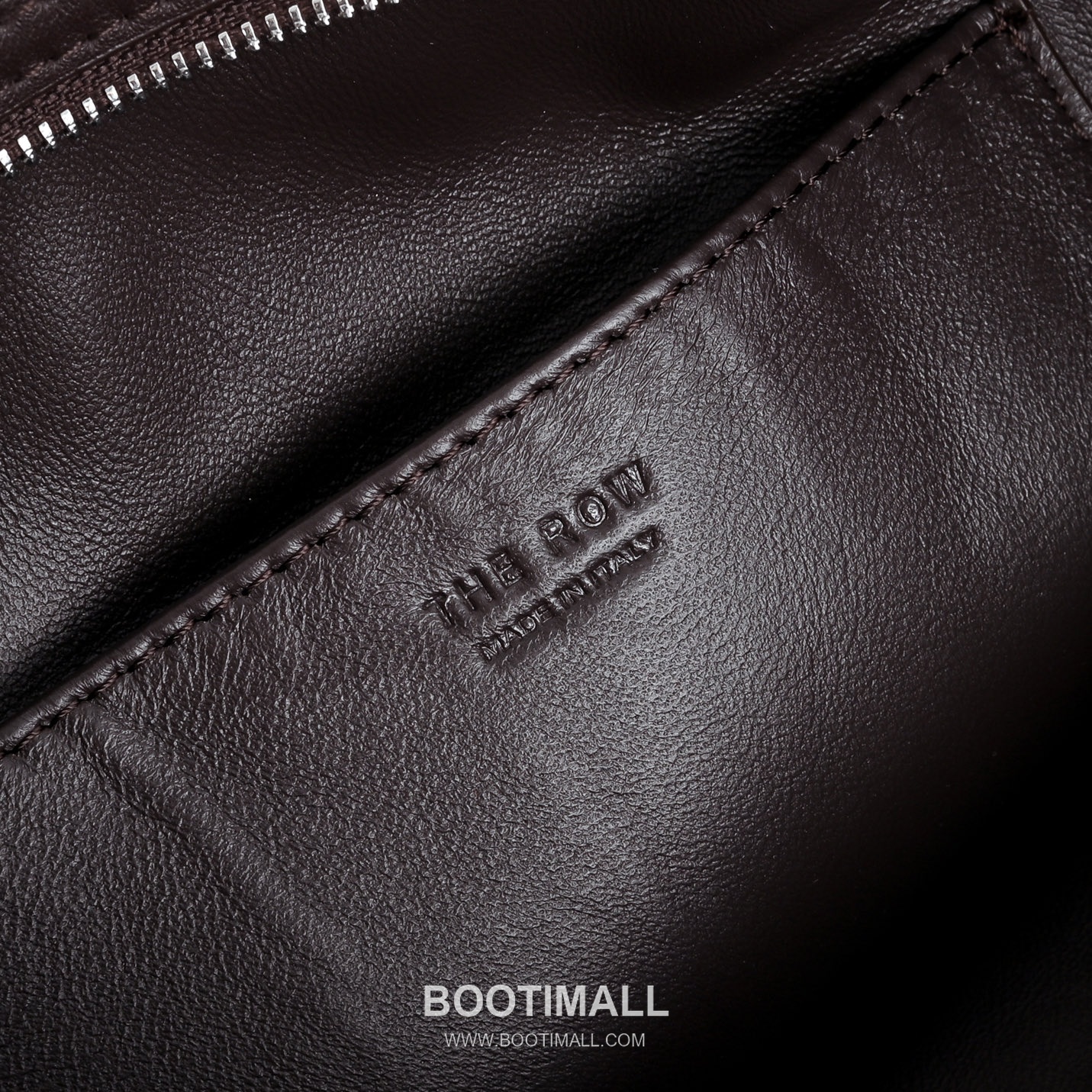 The Row N/S Izzy Lambskin Crossbody Bag with Adjustable Strap Detail 더로우 N/S 이지 램스킨 조절 스트랩 크로스백 20cm 7