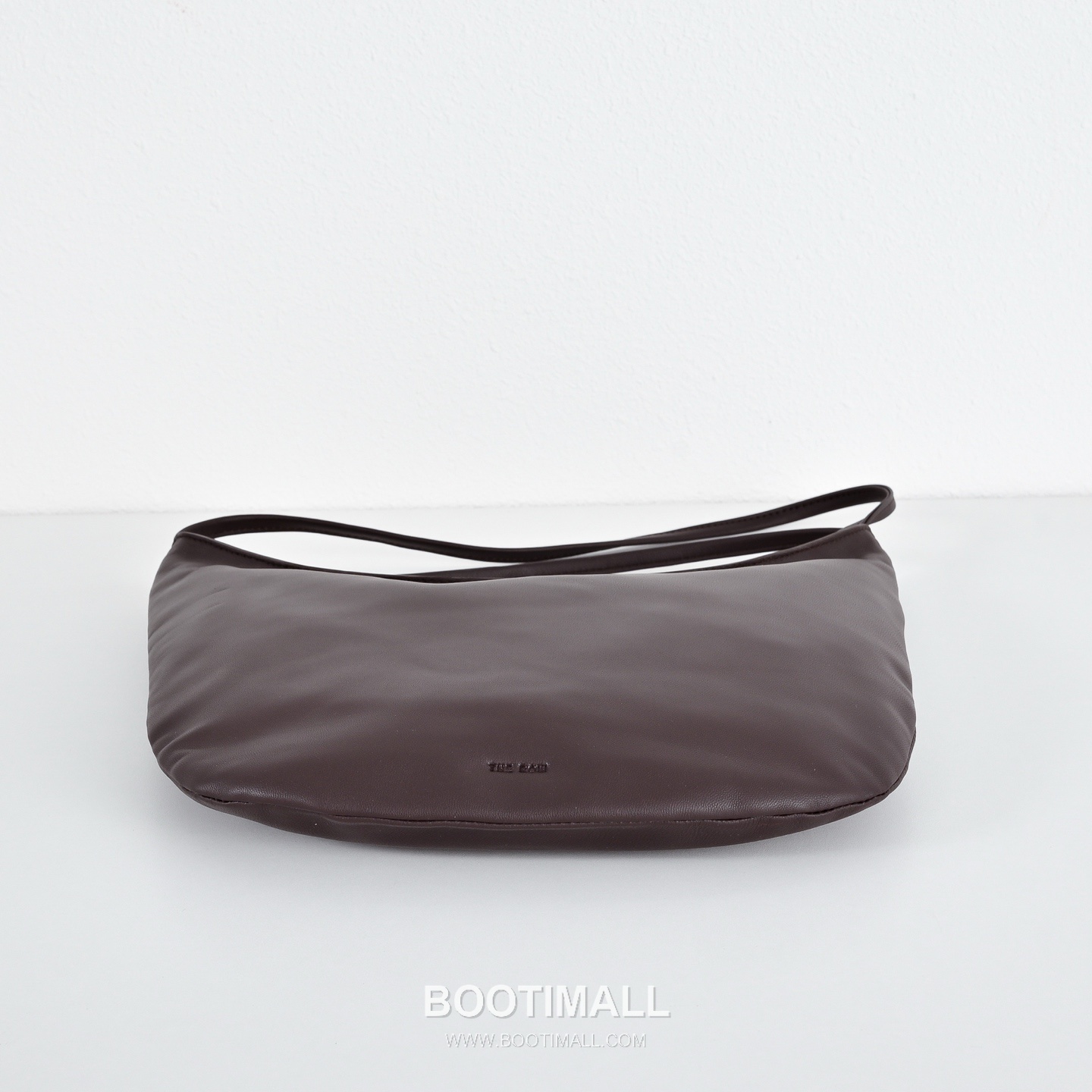 The Row N/S Izzy Lambskin Crossbody Bag with Adjustable Strap Detail 더로우 N/S 이지 램스킨 조절 스트랩 크로스백 20cm 9