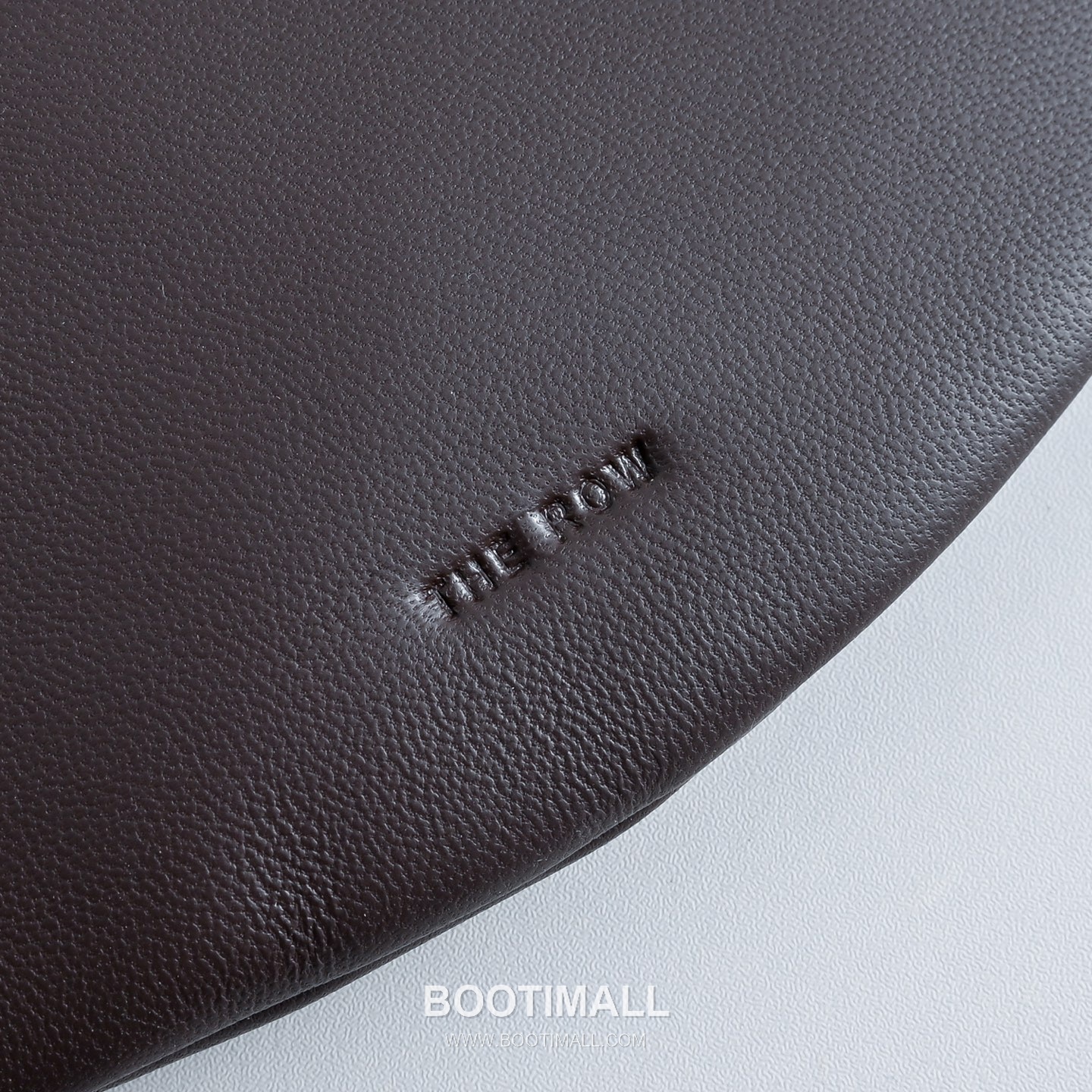 The Row Small Izzy Lambskin Shoulder Bag with Adjustable Strap Detail 더로우 스몰 이지 램스킨 조절 스트랩 숄더백 34cm 4