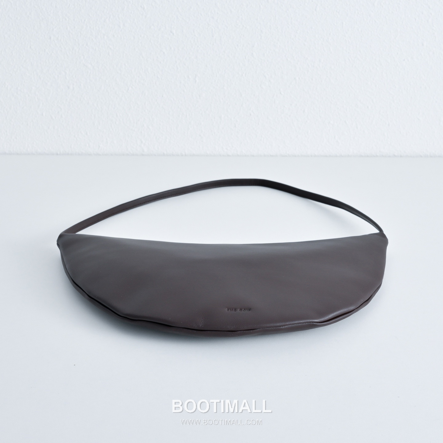 The Row Small Izzy Lambskin Shoulder Bag with Adjustable Strap Detail 더로우 스몰 이지 램스킨 조절 스트랩 숄더백 34cm 9