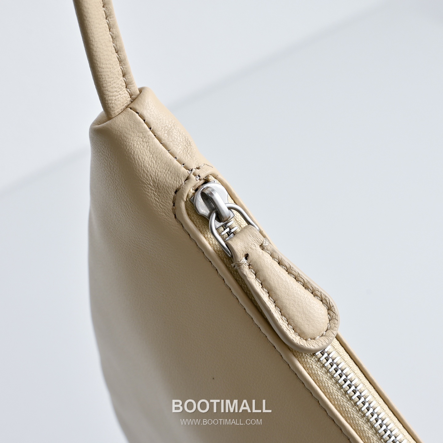 The Row Small Izzy Lambskin Shoulder Bag with Adjustable Strap Detail 더로우 스몰 이지 램스킨 조절 스트랩 숄더백 34cm 6
