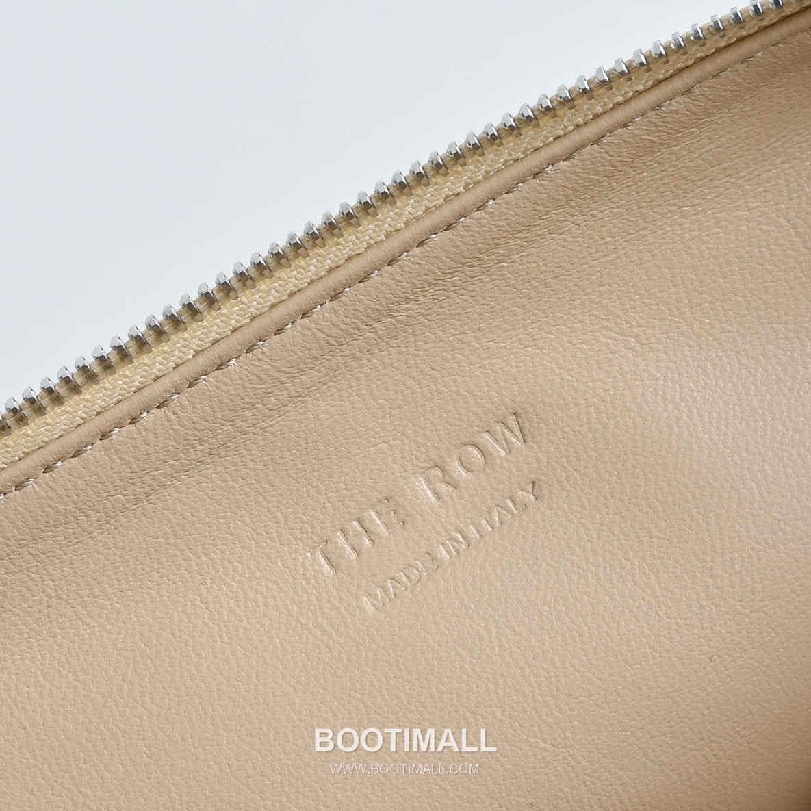 The Row Small Izzy Lambskin Shoulder Bag with Adjustable Strap Detail 더로우 스몰 이지 램스킨 조절 스트랩 숄더백 34cm 8