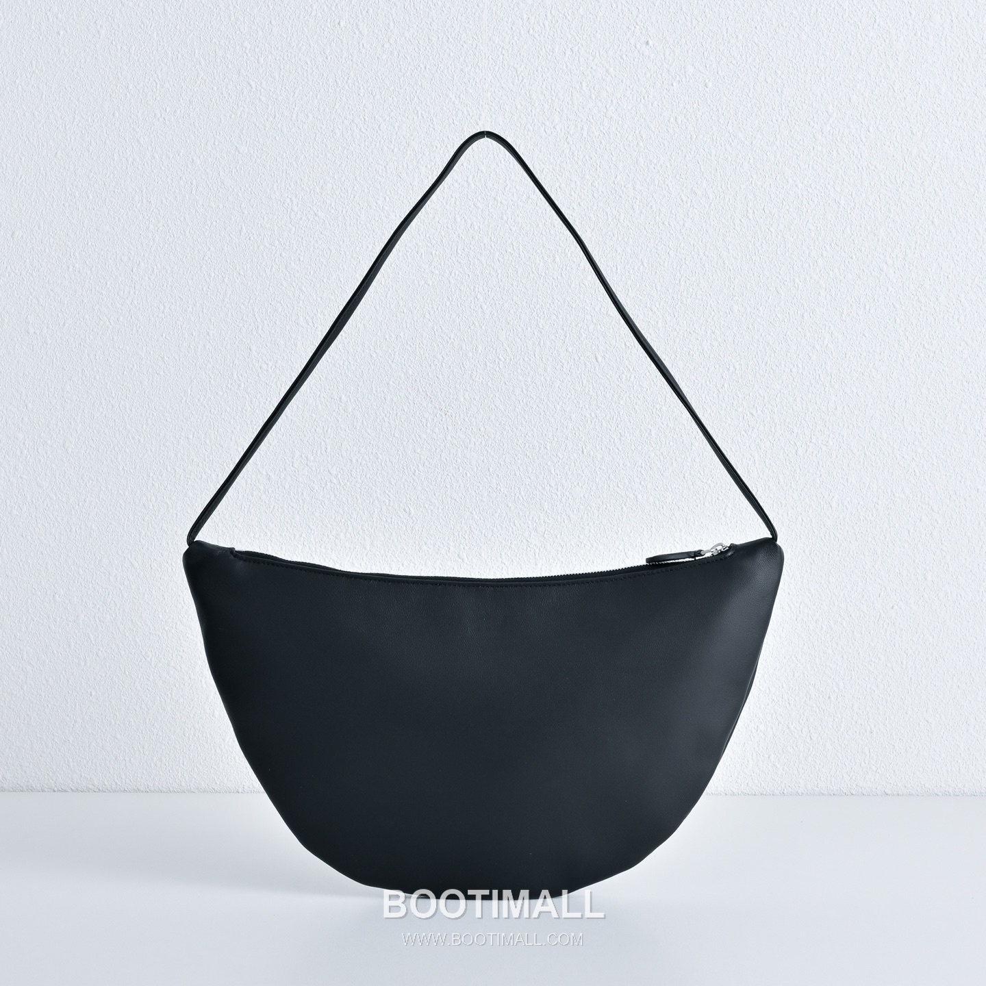 The Row Small Izzy Lambskin Shoulder Bag with Adjustable Strap Detail 더로우 스몰 이지 램스킨 조절 스트랩 숄더백 34cm 1