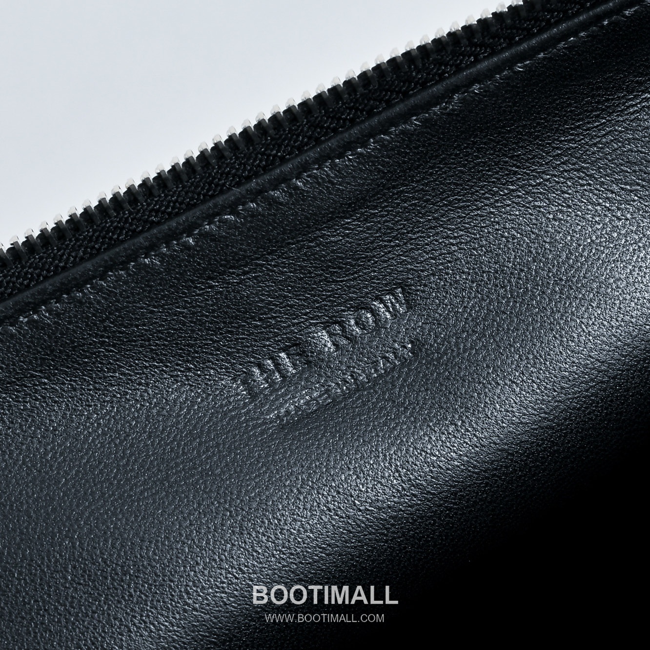 The Row Small Izzy Lambskin Shoulder Bag with Adjustable Strap Detail 더로우 스몰 이지 램스킨 조절 스트랩 숄더백 34cm 7