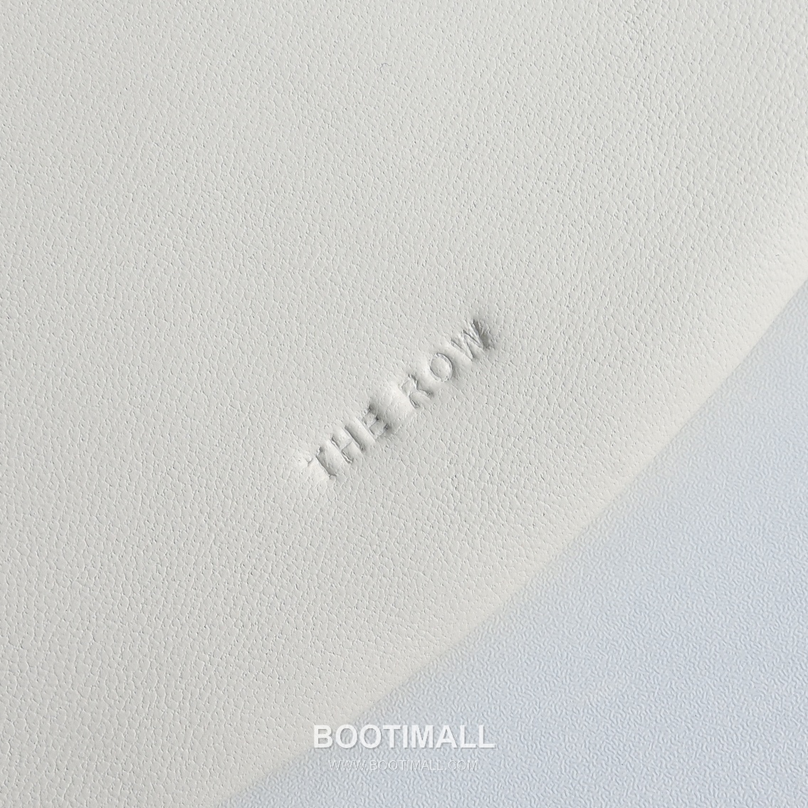 The Row Small Izzy Lambskin Shoulder Bag with Adjustable Strap Detail 더로우 스몰 이지 램스킨 조절 스트랩 숄더백 34cm 5