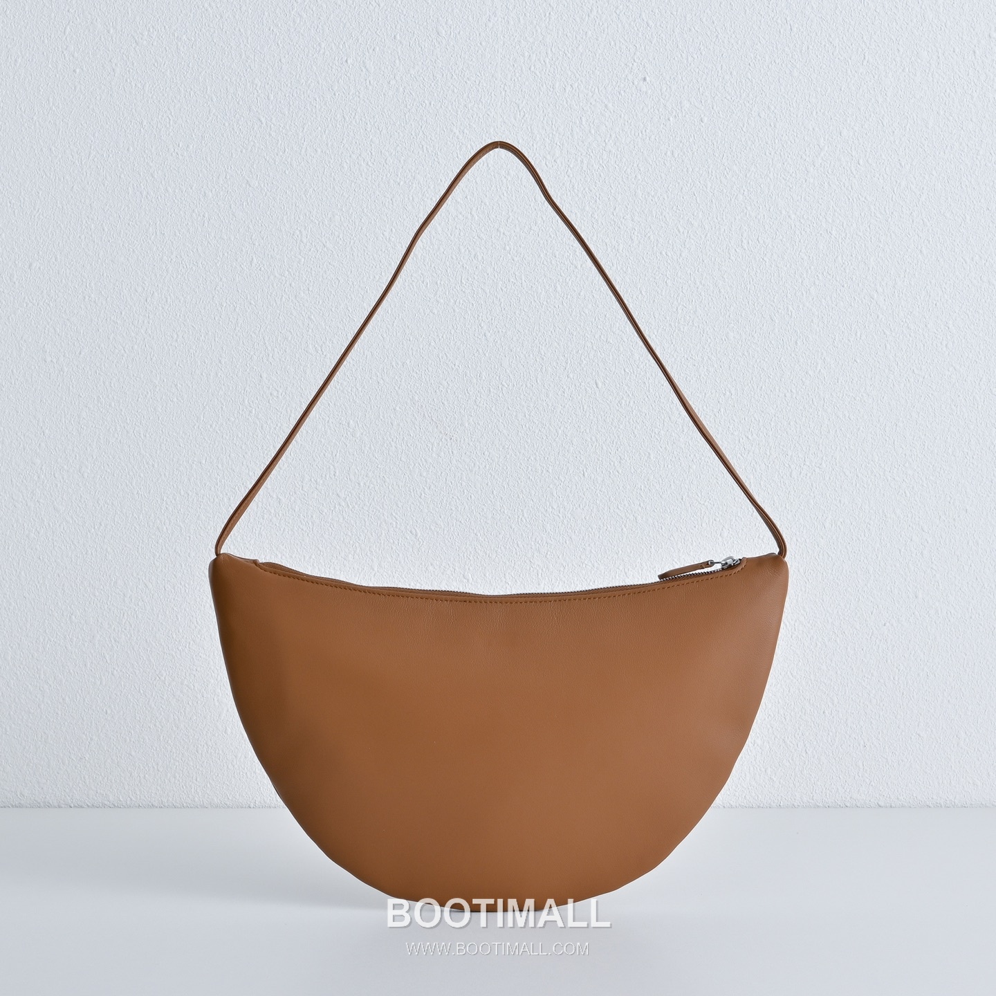 The Row Small Izzy Lambskin Shoulder Bag with Adjustable Strap Detail 더로우 스몰 이지 램스킨 조절 스트랩 숄더백 34cm 1