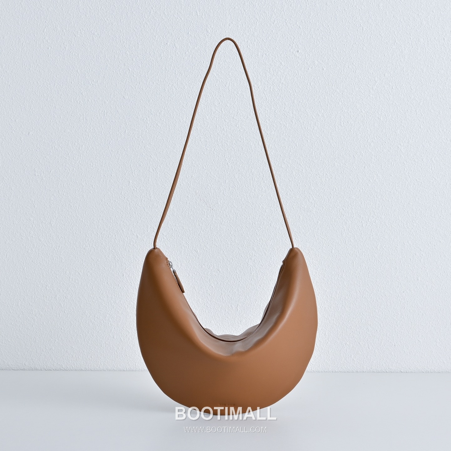 The Row Small Izzy Lambskin Shoulder Bag with Adjustable Strap Detail 더로우 스몰 이지 램스킨 조절 스트랩 숄더백 34cm 2