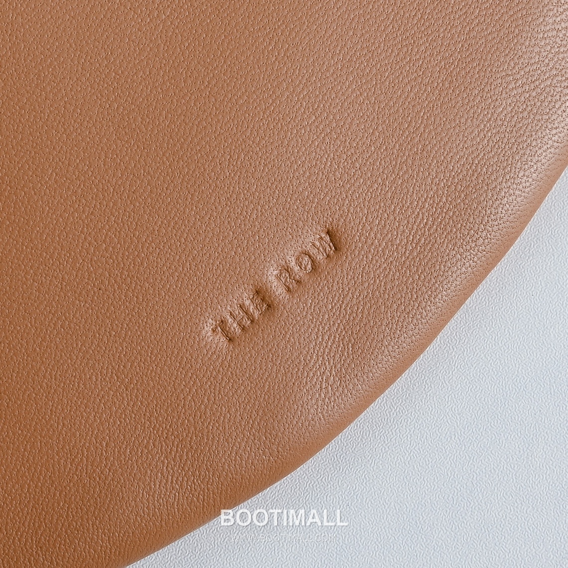 The Row Small Izzy Lambskin Shoulder Bag with Adjustable Strap Detail 더로우 스몰 이지 램스킨 조절 스트랩 숄더백 34cm 5