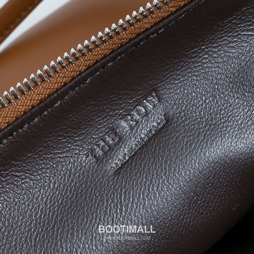 The Row Small Izzy Lambskin Shoulder Bag with Adjustable Strap Detail 더로우 스몰 이지 램스킨 조절 스트랩 숄더백 34cm 7