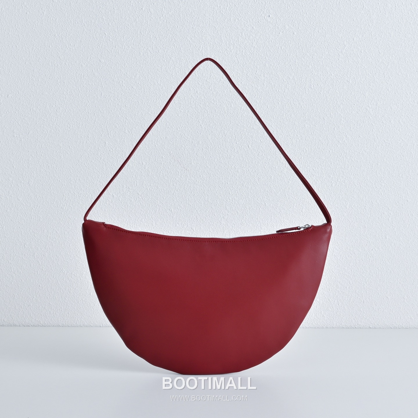 The Row Small Izzy Lambskin Shoulder Bag with Adjustable Strap Detail 더로우 스몰 이지 램스킨 조절 스트랩 숄더백 34cm 1