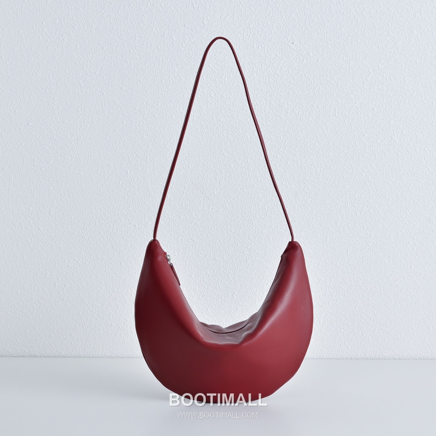 The Row Small Izzy Lambskin Shoulder Bag with Adjustable Strap Detail 더로우 스몰 이지 램스킨 조절 스트랩 숄더백 34cm 2