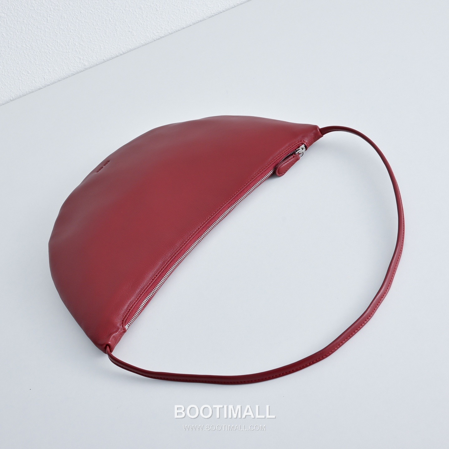 The Row Small Izzy Lambskin Shoulder Bag with Adjustable Strap Detail 더로우 스몰 이지 램스킨 조절 스트랩 숄더백 34cm 4