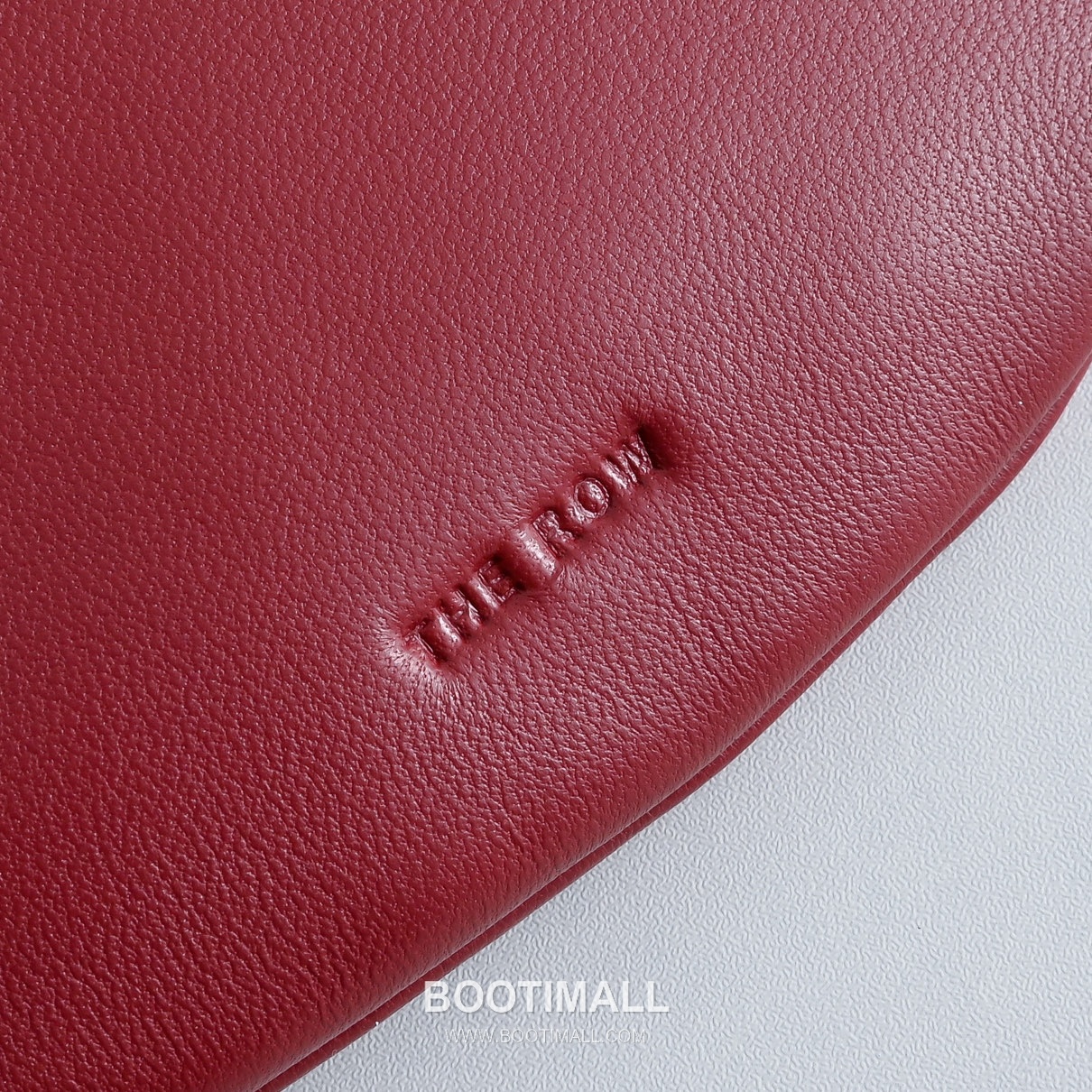 The Row Small Izzy Lambskin Shoulder Bag with Adjustable Strap Detail 더로우 스몰 이지 램스킨 조절 스트랩 숄더백 34cm 5