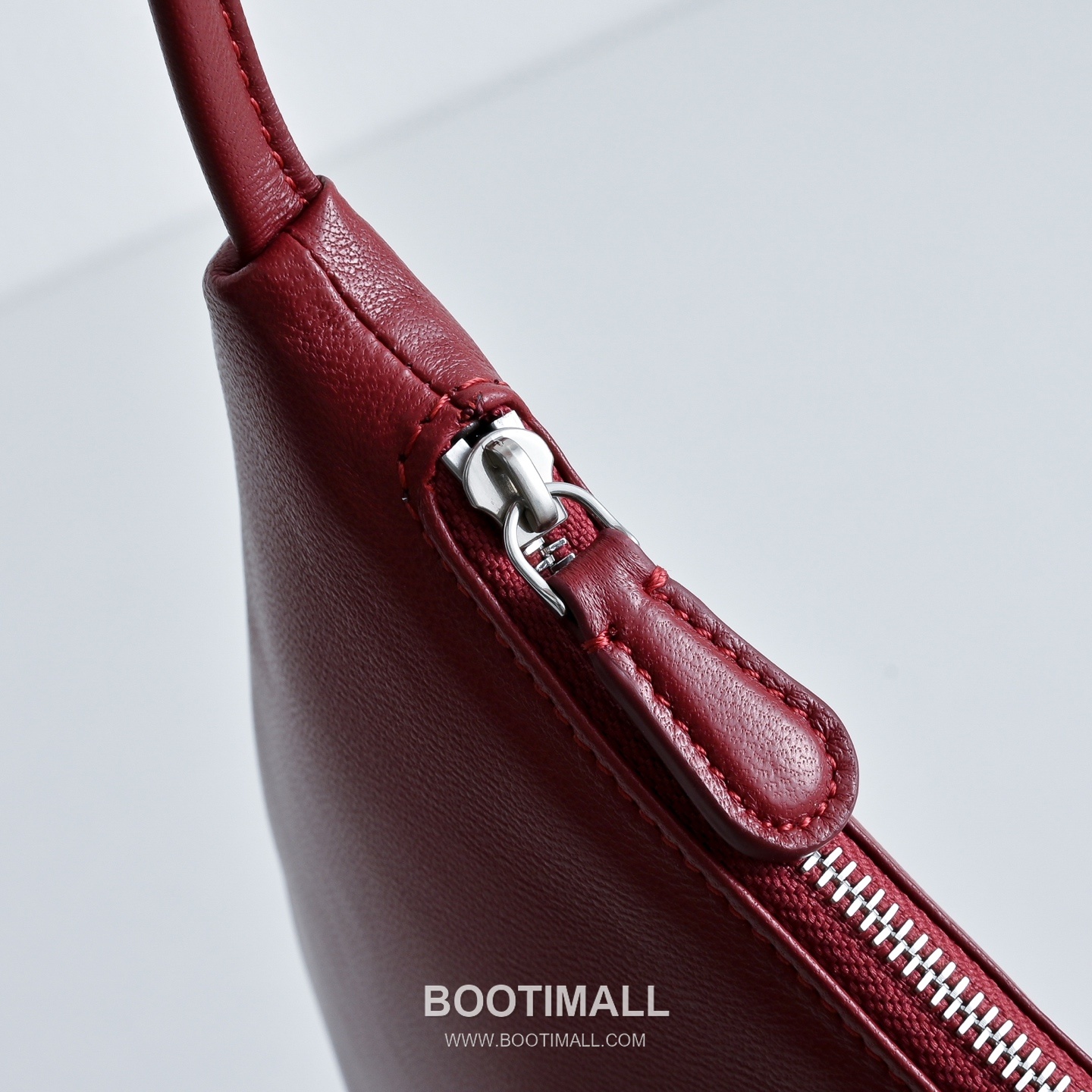 The Row Small Izzy Lambskin Shoulder Bag with Adjustable Strap Detail 더로우 스몰 이지 램스킨 조절 스트랩 숄더백 34cm 6