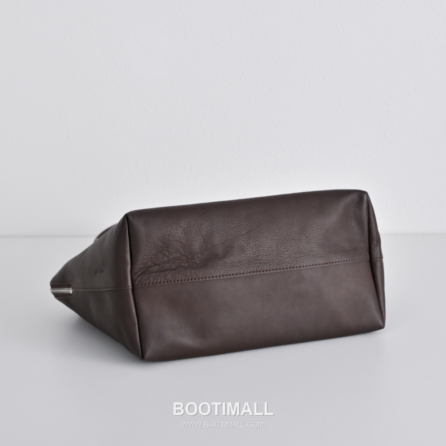 The Row Henri Calfskin Tote Bag with Soft Structure Detail 더로우 앙리 카프스킨 소프트 스트럭처 토트백 27cm 9