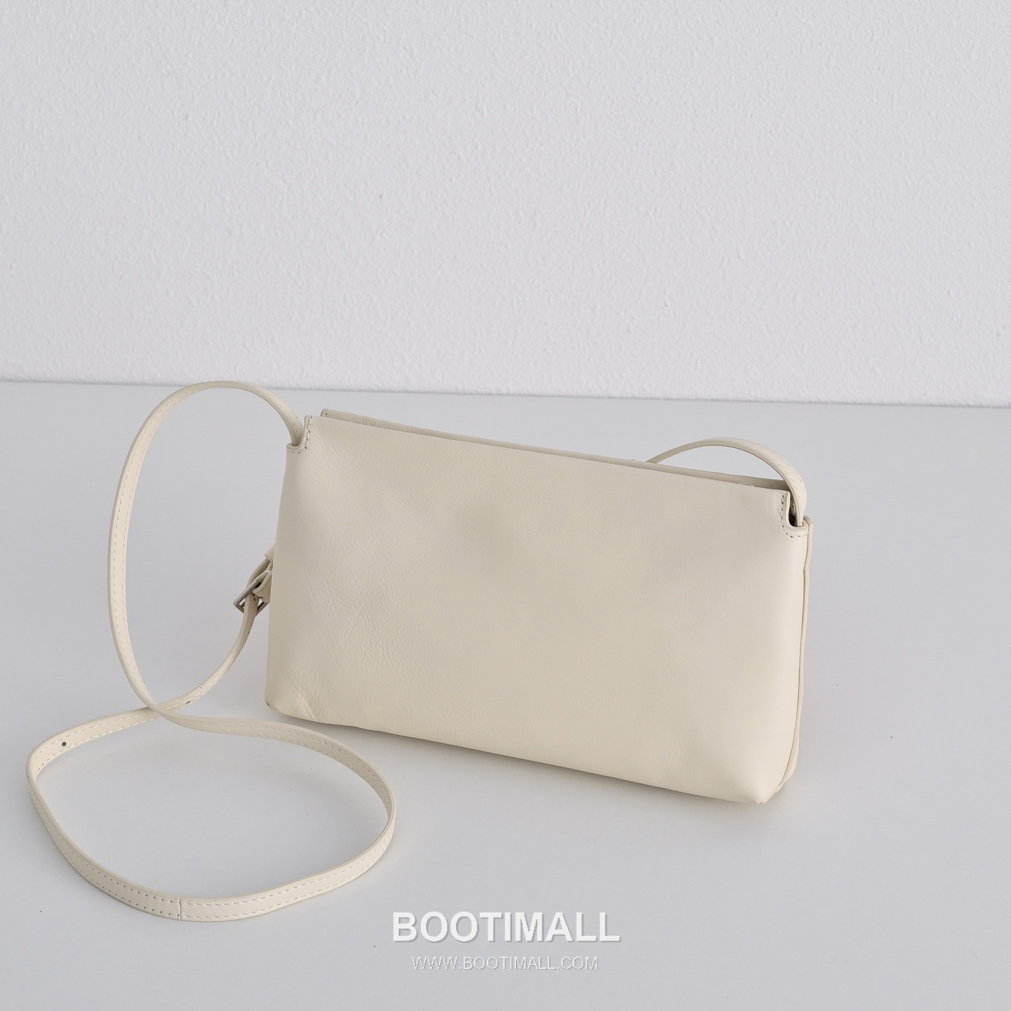 The Row Rene Calfskin Clutch Bag with Top Handle Detail 더로우 르네 카프스킨 탑핸들 클러치백 23cm 3