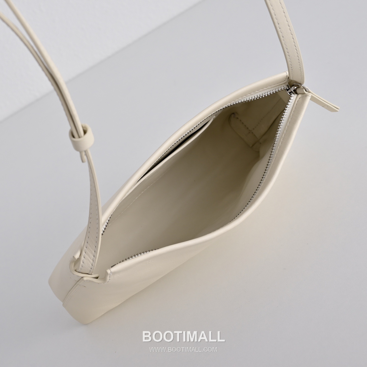 The Row Rene Calfskin Clutch Bag with Top Handle Detail 더로우 르네 카프스킨 탑핸들 클러치백 23cm 9