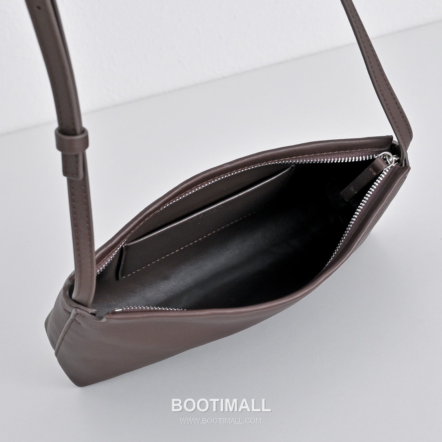 The Row Rene Calfskin Clutch Bag with Top Handle Detail 더로우 르네 카프스킨 탑핸들 클러치백 23cm 8