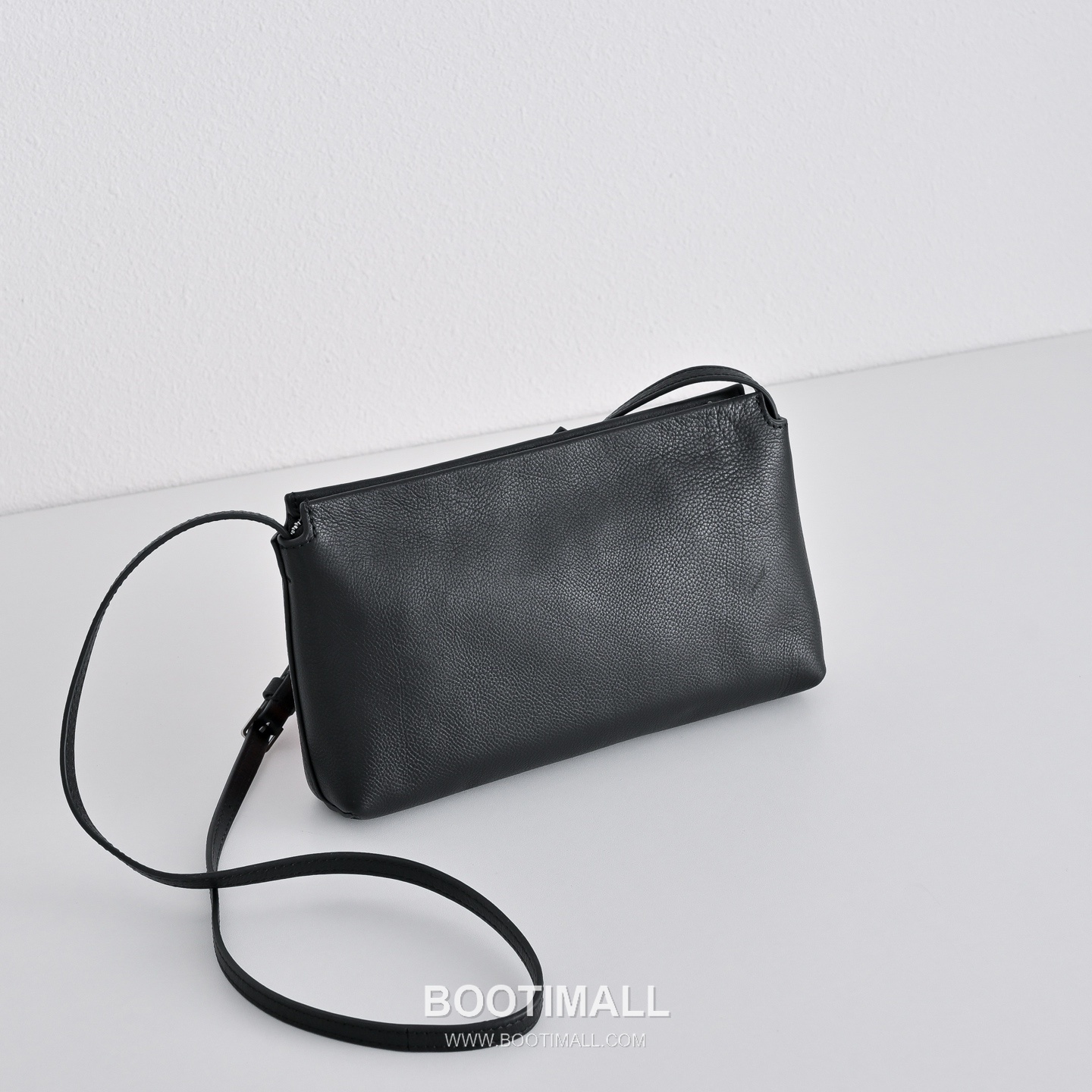 The Row Rene Calfskin Clutch Bag with Top Handle Detail 더로우 르네 카프스킨 탑핸들 클러치백 23cm 3
