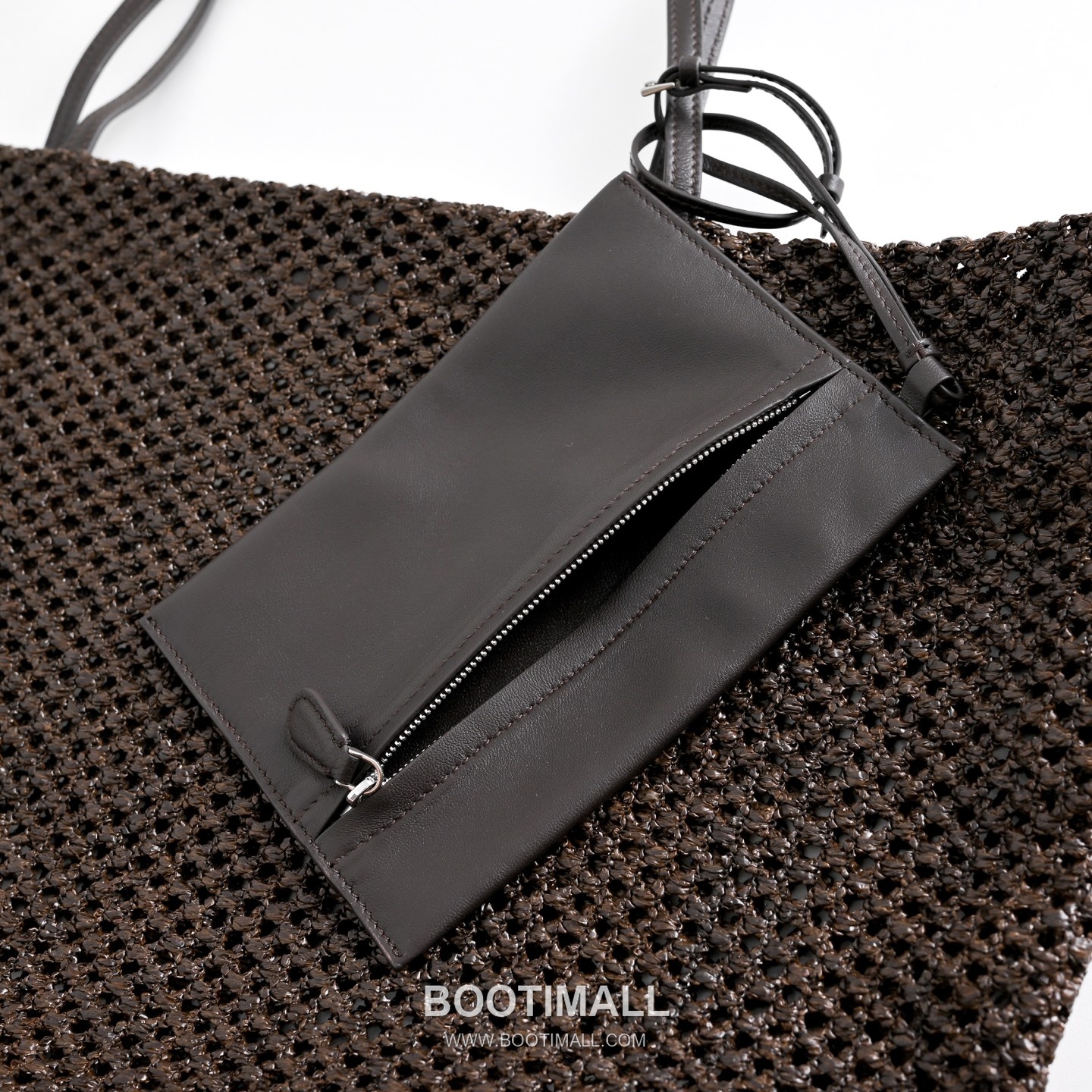 The Row Raffia Straw Tote Bag with Lambskin Trim Detail 더로우 라피아 스트로 램스킨 트림 토트백 54cm 5