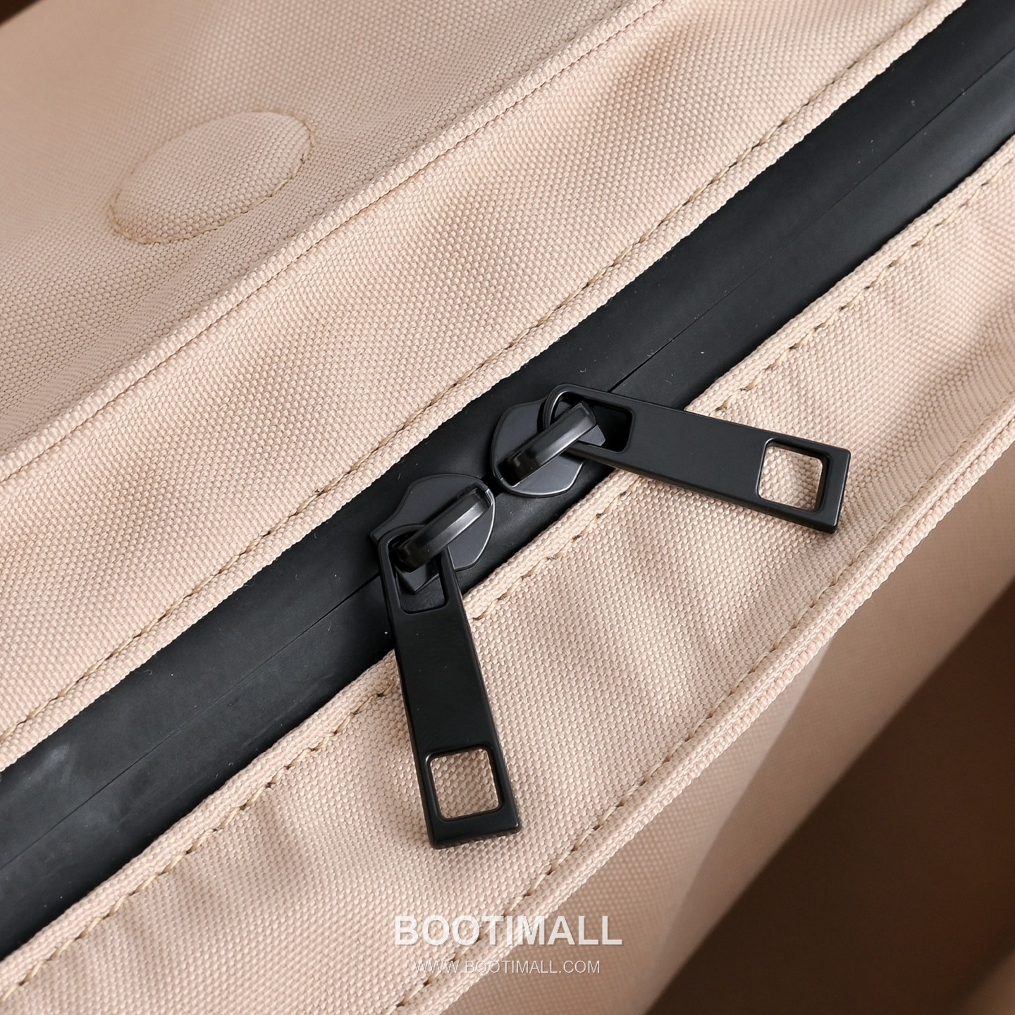 The Row Oxford Nylon Tote Bag with Top Handle Detail 더로우 옥스포드 나일론 탑핸들 토트백 40cm 5