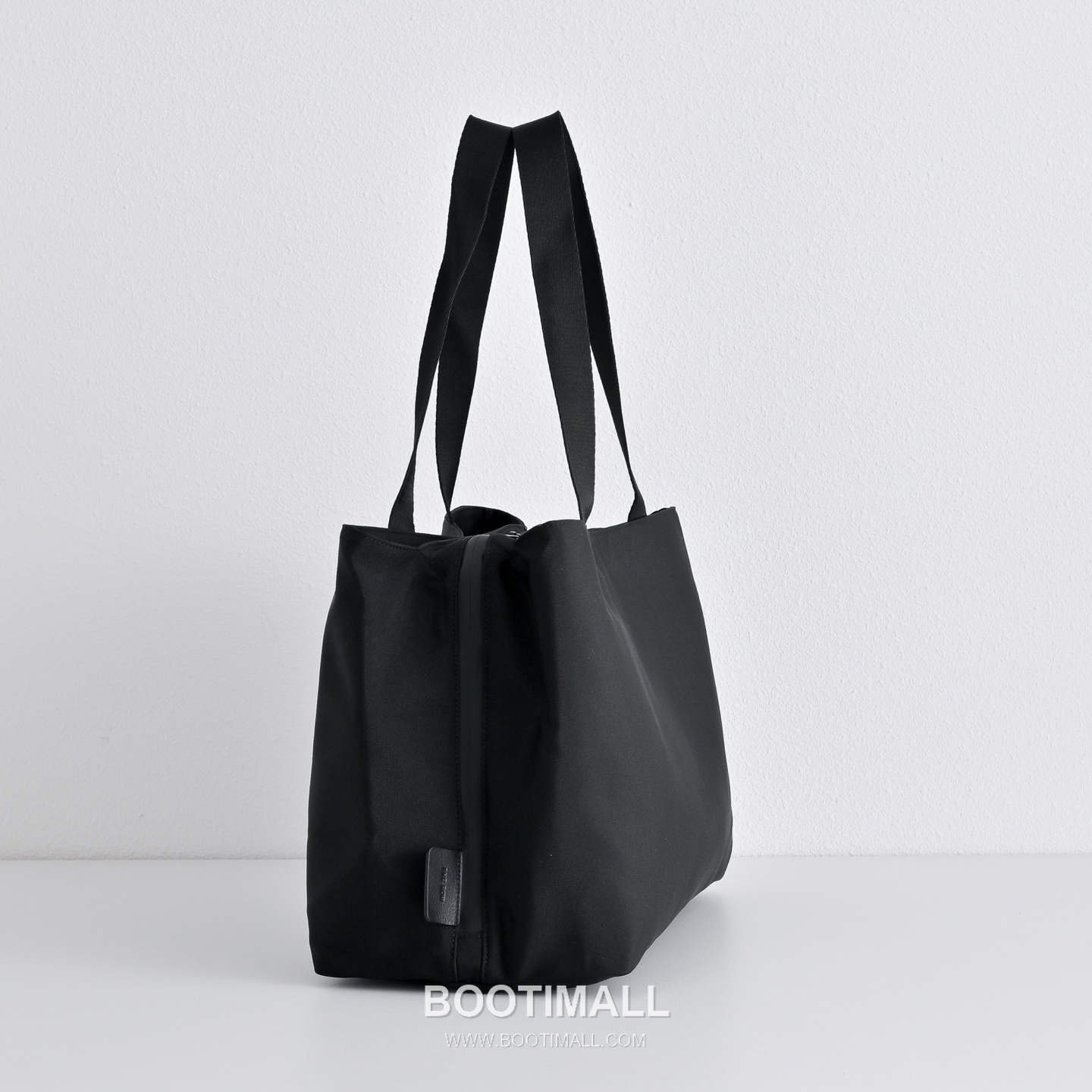 The Row Oxford Nylon Tote Bag with Top Handle Detail 더로우 옥스포드 나일론 탑핸들 토트백 40cm 3