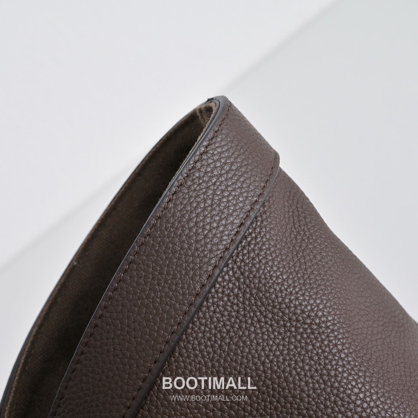 The Row Calfskin Tote Bag with Inner Pouch Detail 더로우 카프스킨 이너 파우치 토트백 36cm 6