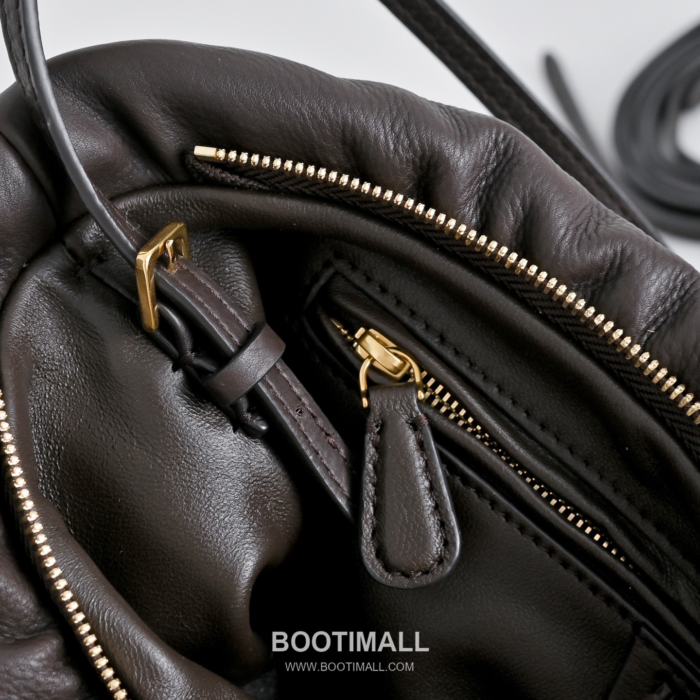 The Row Bourse Calfskin Shoulder Bag with Zip Closure Detail 더로우 부르스 카프스킨 지퍼 클로저 숄더백 34cm 4