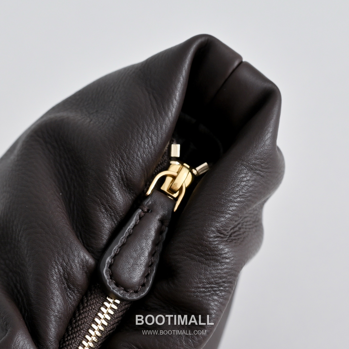 The Row Bourse Calfskin Shoulder Bag with Zip Closure Detail 더로우 부르스 카프스킨 지퍼 클로저 숄더백 34cm 6