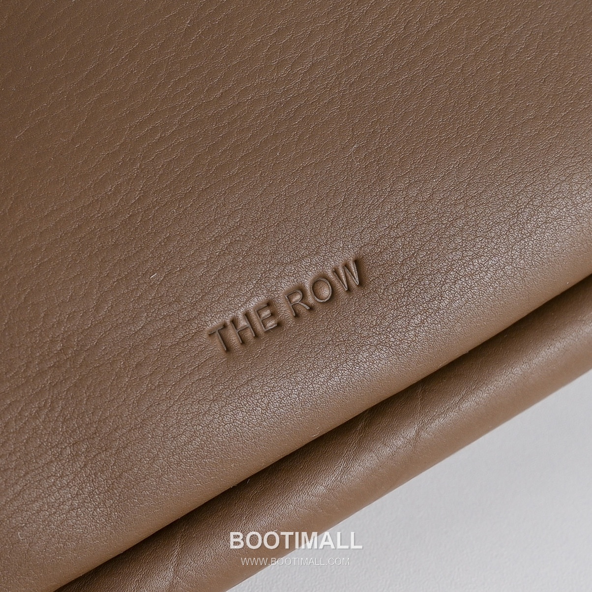 The Row Bourse Calfskin Shoulder Bag with Zip Closure Detail 더로우 부르스 카프스킨 지퍼 클로저 숄더백 34cm 8