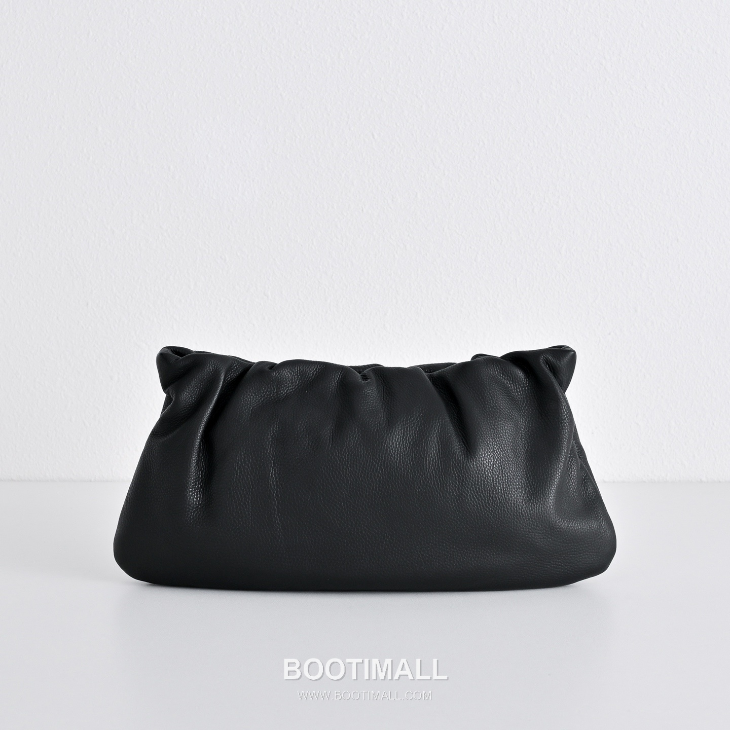 The Row Bourse Calfskin Shoulder Bag with Zip Closure Detail 더로우 부르스 카프스킨 지퍼 클로저 숄더백 34cm 2
