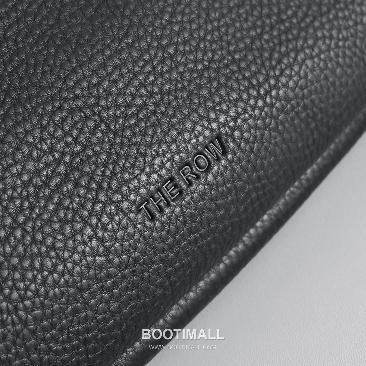 The Row Bourse Calfskin Shoulder Bag with Zip Closure Detail 더로우 부르스 카프스킨 지퍼 클로저 숄더백 34cm 5