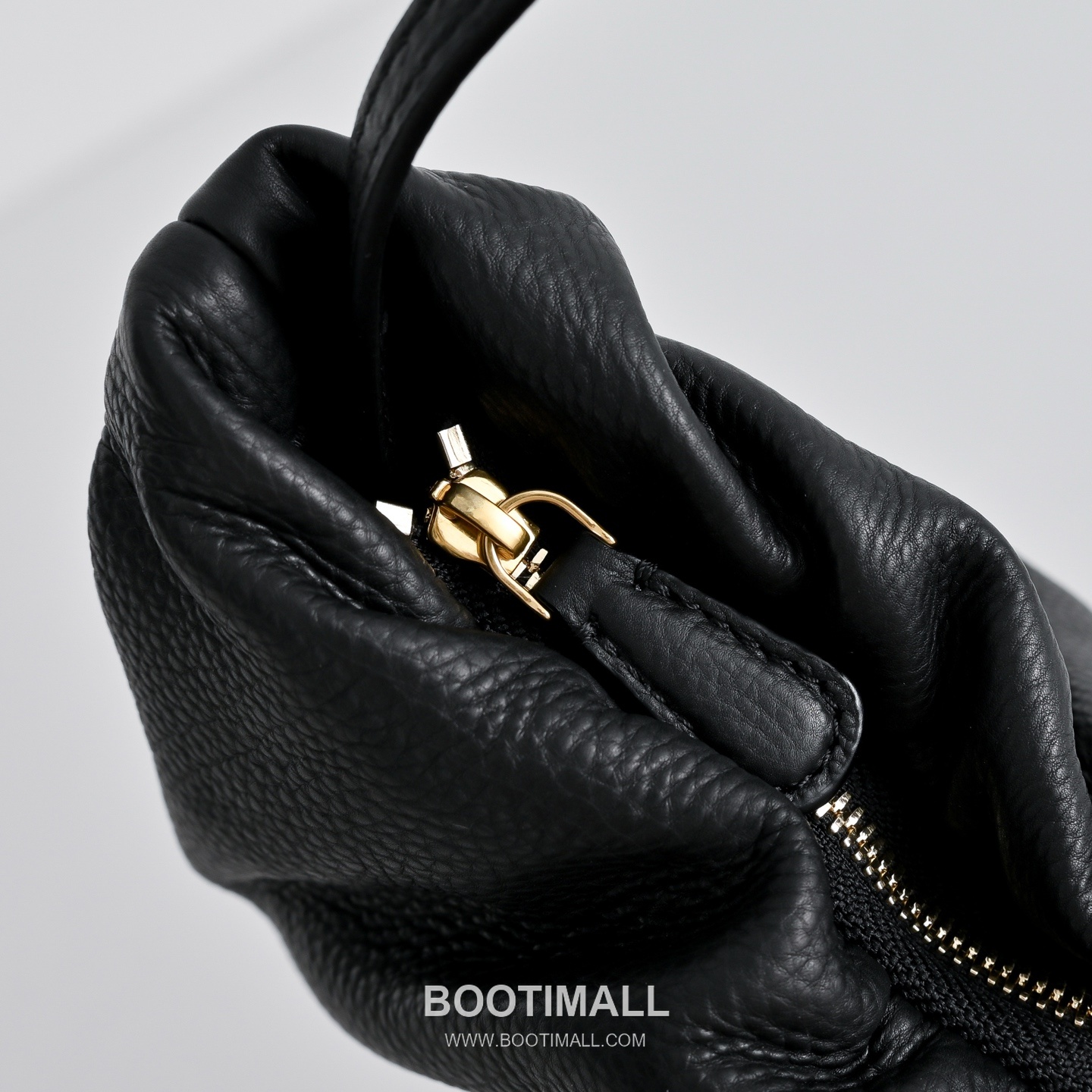 The Row Bourse Calfskin Shoulder Bag with Zip Closure Detail 더로우 부르스 카프스킨 지퍼 클로저 숄더백 34cm 6