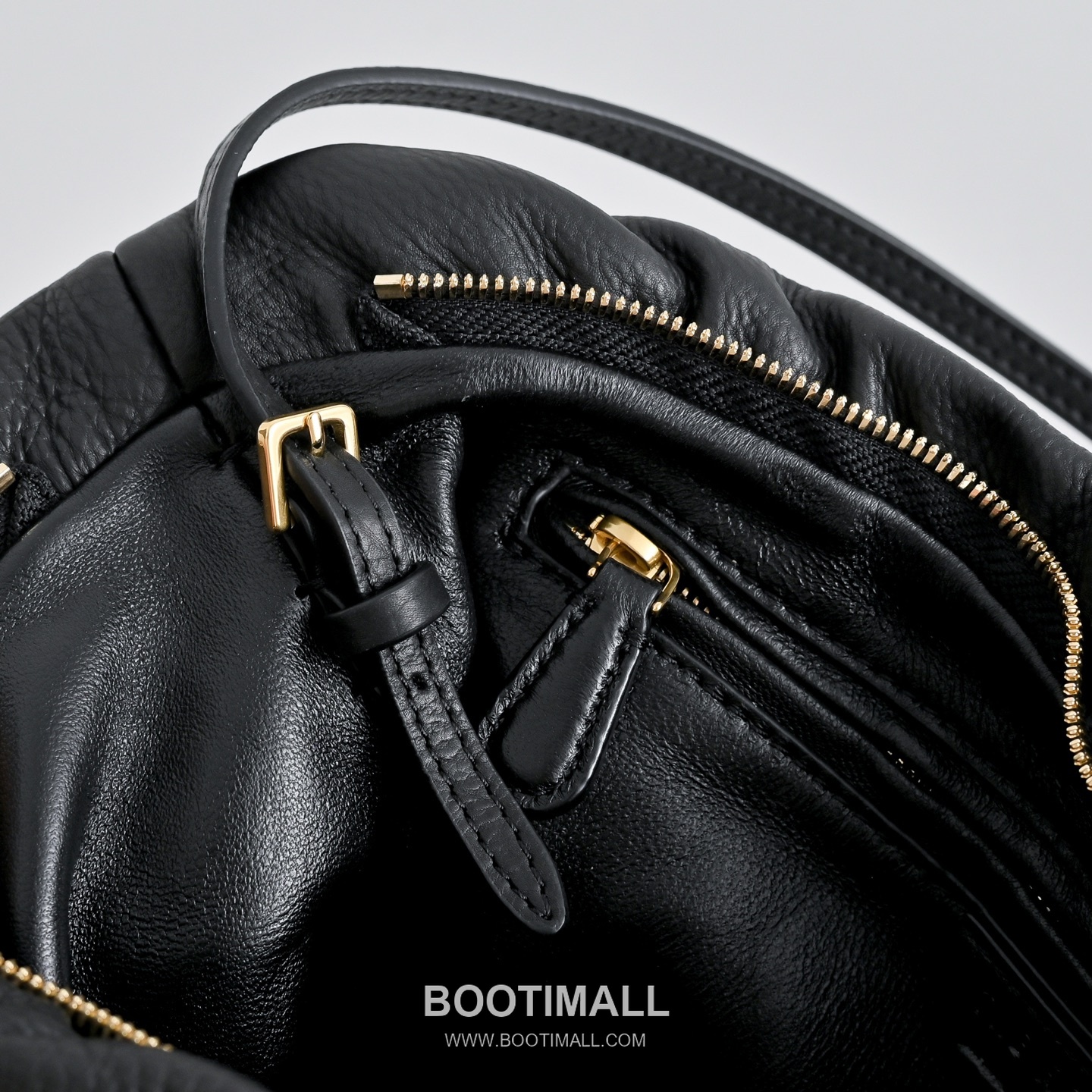 The Row Bourse Calfskin Shoulder Bag with Zip Closure Detail 더로우 부르스 카프스킨 지퍼 클로저 숄더백 34cm 7