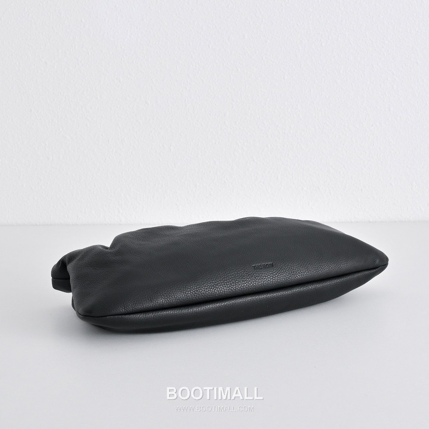 The Row Bourse Calfskin Shoulder Bag with Zip Closure Detail 더로우 부르스 카프스킨 지퍼 클로저 숄더백 34cm 9