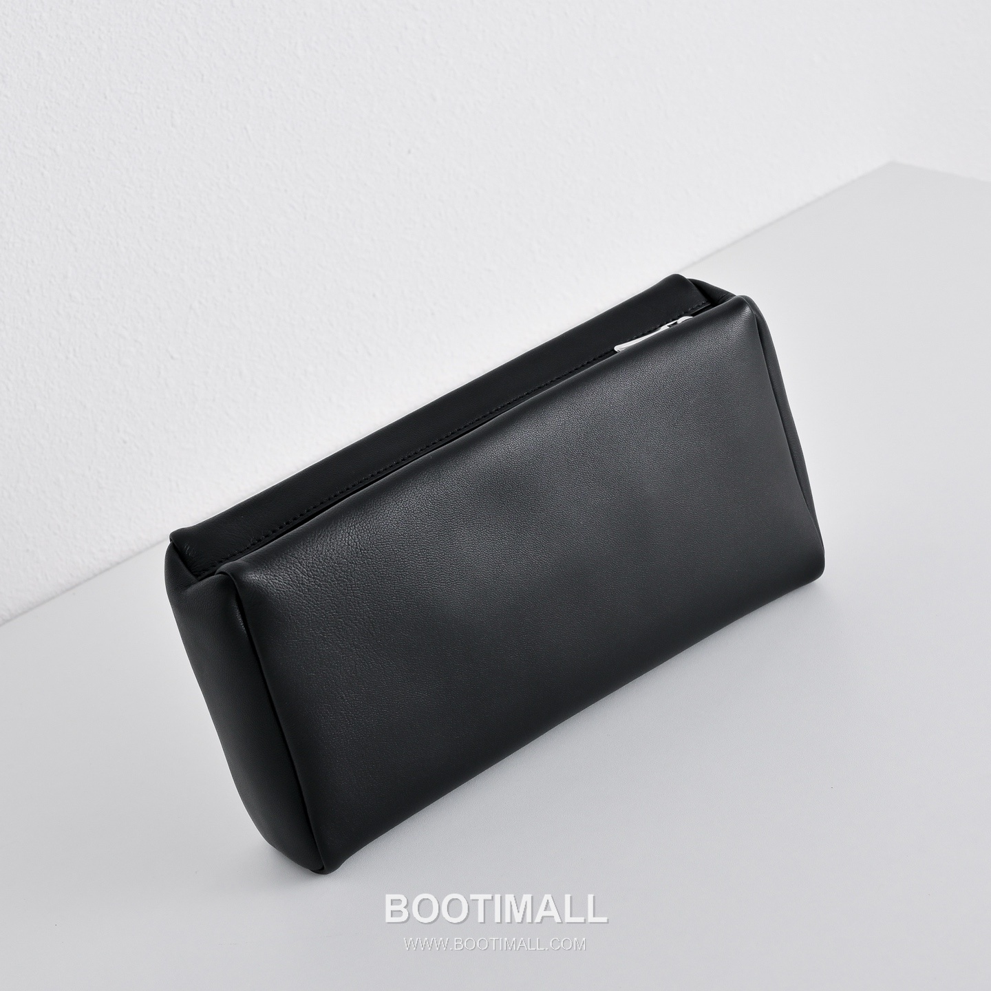 The Row Lambskin Clutch Pouch with Zip Closure Detail 더로우 램스킨 지퍼 클로저 클러치 파우치 25cm 3