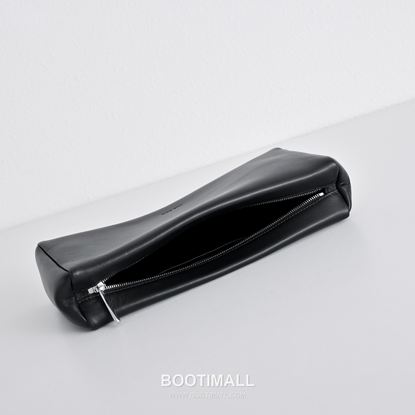 The Row Lambskin Clutch Pouch with Zip Closure Detail 더로우 램스킨 지퍼 클로저 클러치 파우치 25cm 7