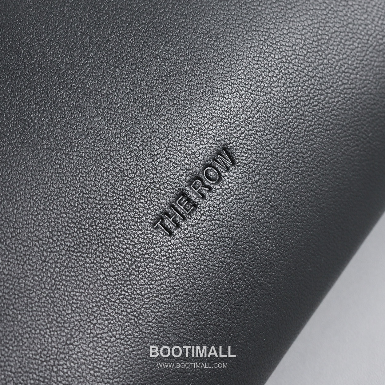 The Row Lambskin Clutch Pouch with Zip Closure Detail 더로우 램스킨 지퍼 클로저 클러치 파우치 25cm 9