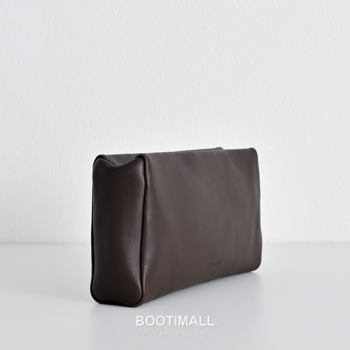 The Row Lambskin Clutch Pouch with Zip Closure Detail 더로우 램스킨 지퍼 클로저 클러치 파우치 25cm 2