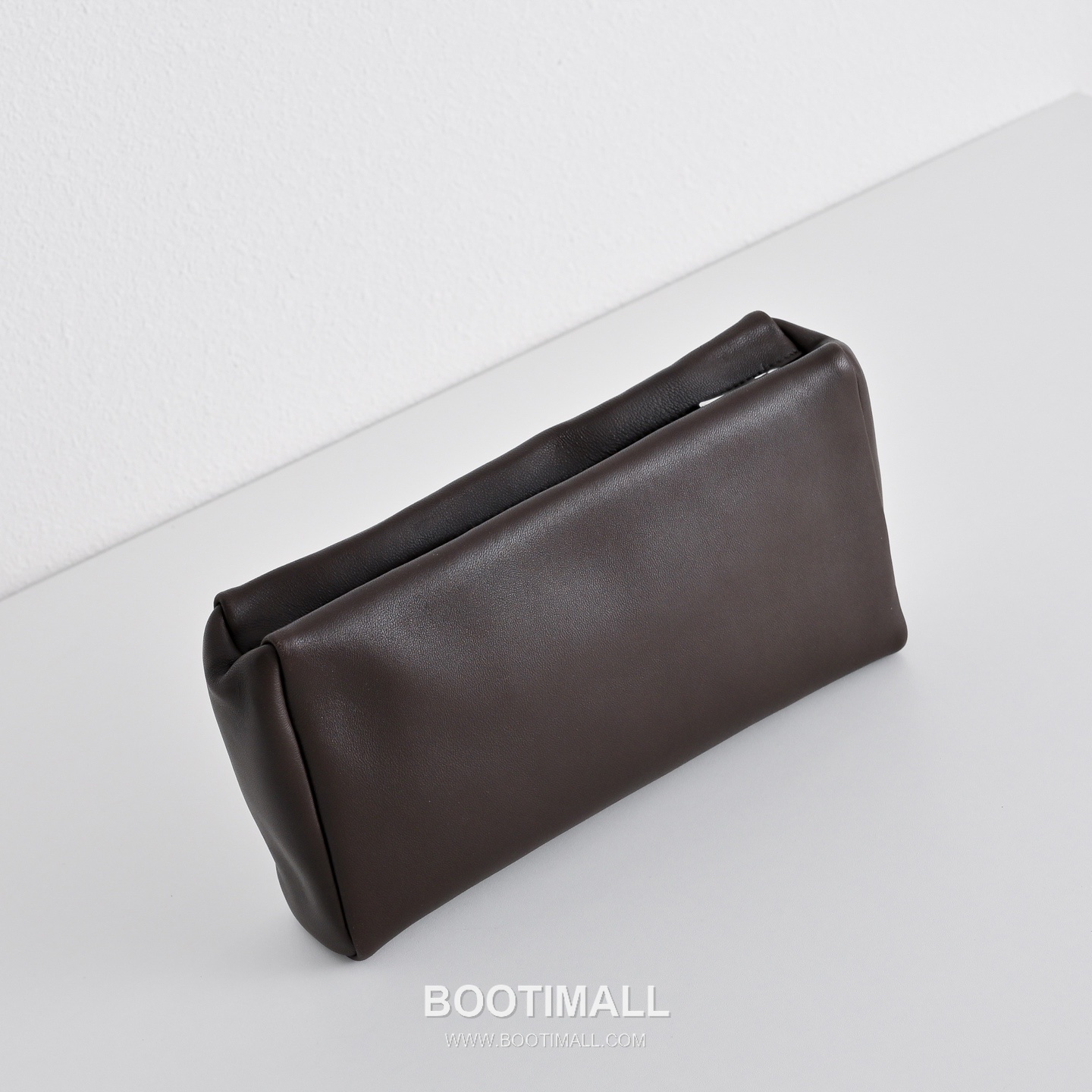 The Row Lambskin Clutch Pouch with Zip Closure Detail 더로우 램스킨 지퍼 클로저 클러치 파우치 25cm 3