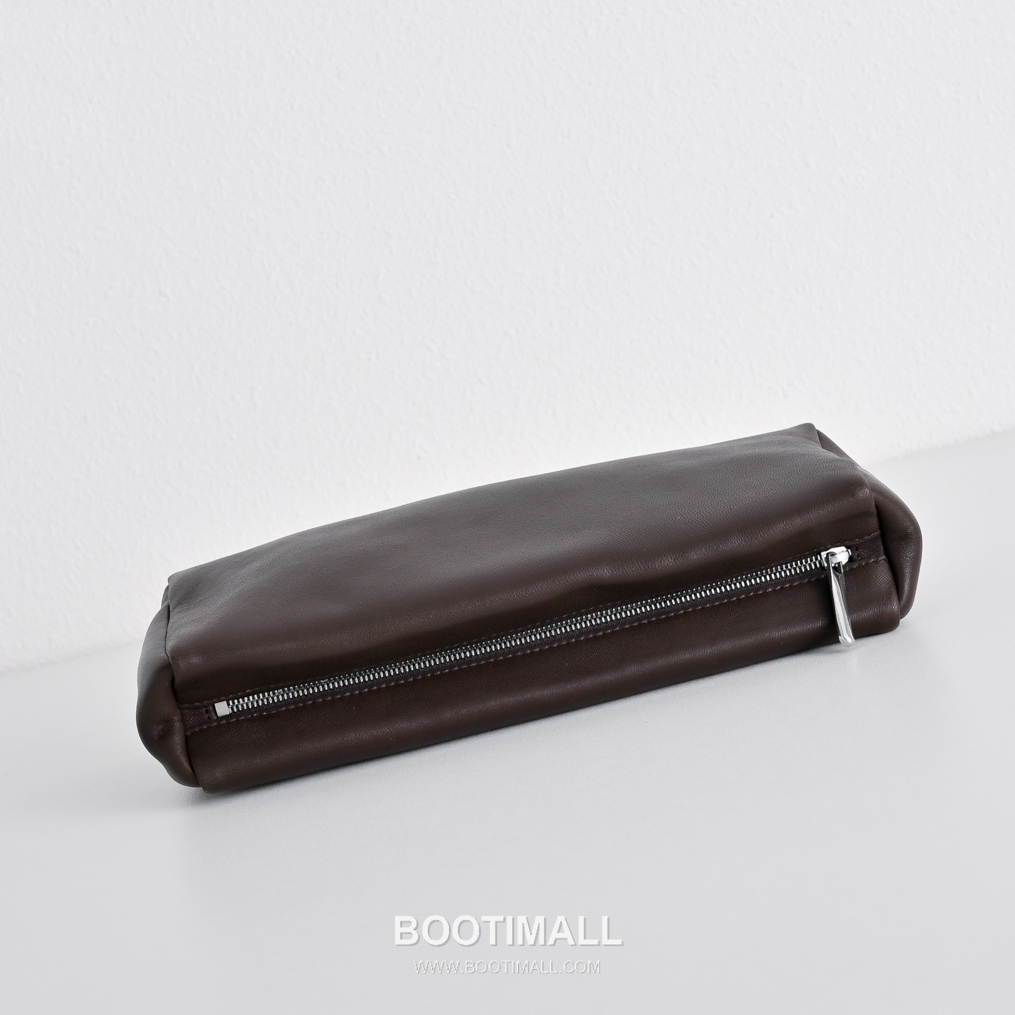 The Row Lambskin Clutch Pouch with Zip Closure Detail 더로우 램스킨 지퍼 클로저 클러치 파우치 25cm 4