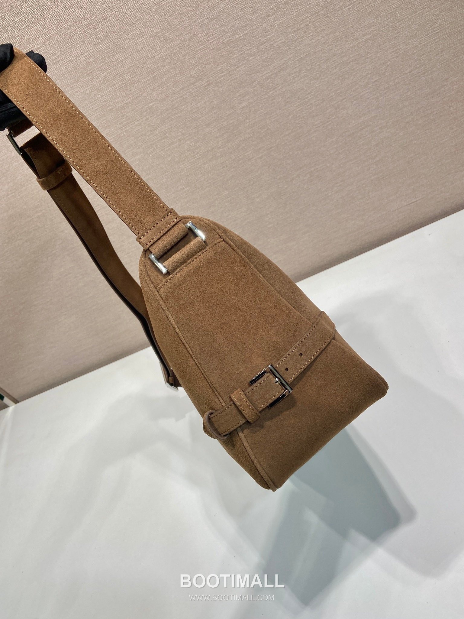 Prada Suede Leather Messenger Bag with Triangle Logo Detail 프라다 스웨이드 레더 트라이앵글 로고 메신저백 92698800 35cm 5