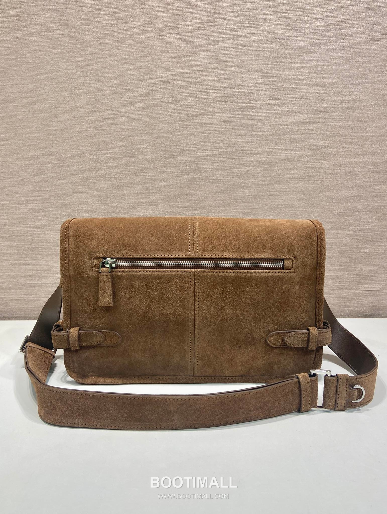 Prada Suede Leather Messenger Bag with Triangle Logo Flap Detail 프라다 스웨이드 레더 트라이앵글 로고 플랩 메신저백 92698800 30cm 4