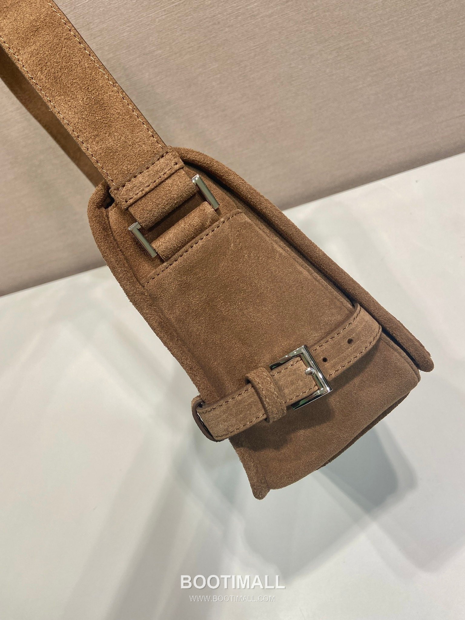 Prada Suede Leather Messenger Bag with Triangle Logo Flap Detail 프라다 스웨이드 레더 트라이앵글 로고 플랩 메신저백 92698800 30cm 5