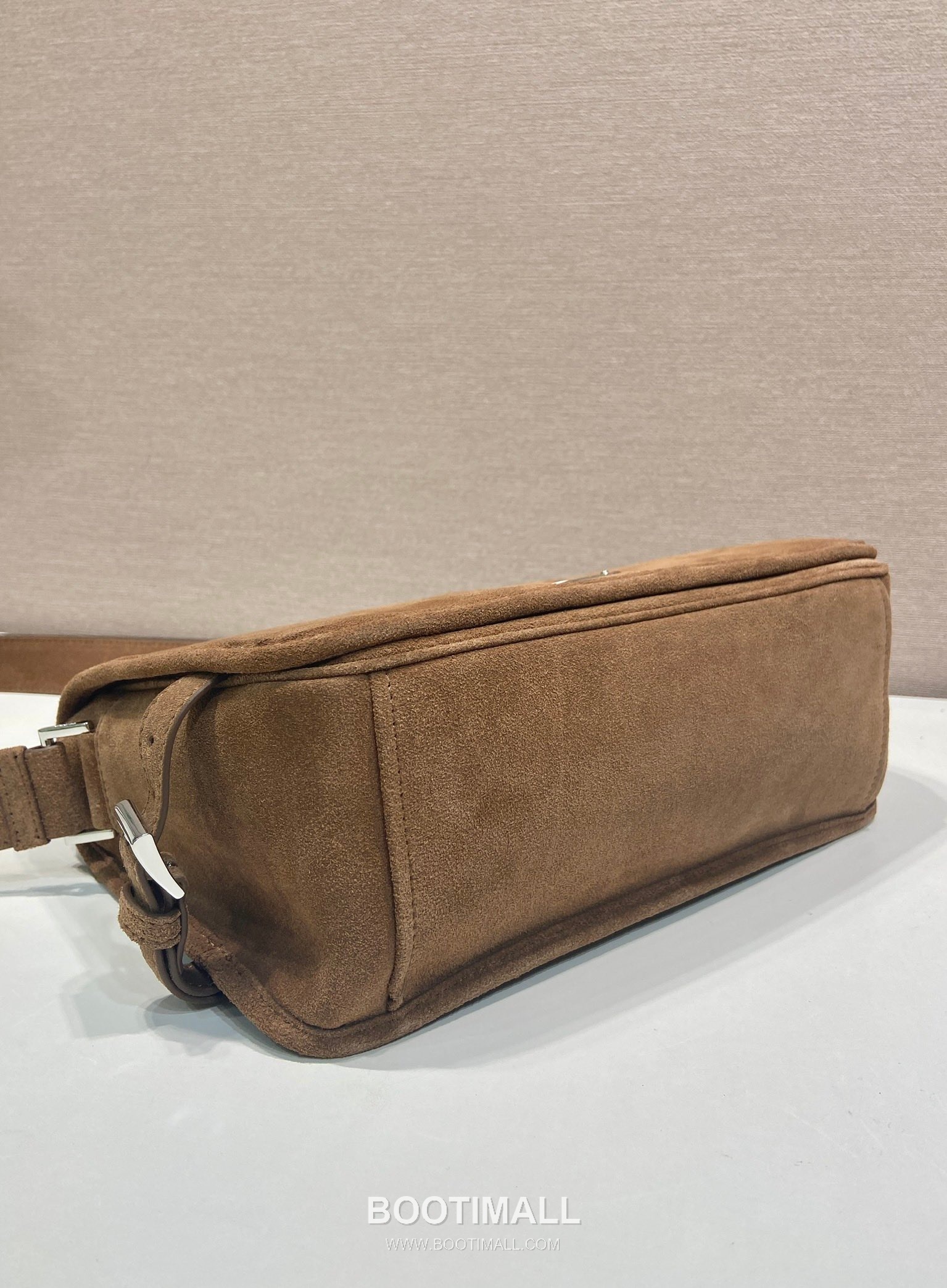 Prada Suede Leather Messenger Bag with Triangle Logo Flap Detail 프라다 스웨이드 레더 트라이앵글 로고 플랩 메신저백 92698800 30cm 6