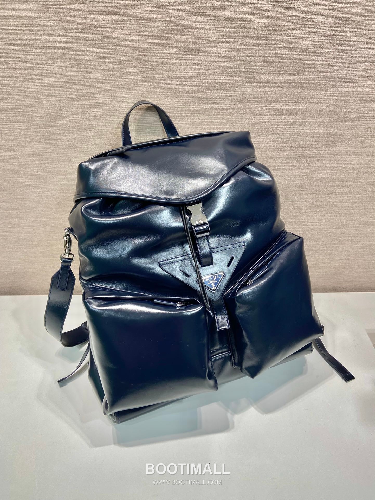 Prada Oiled Calfskin Backpack with Flap Buckle Pocket Detail 프라다 오일드 카프스킨 플랩 버클 포켓 백팩 2VZ108 38cm 2