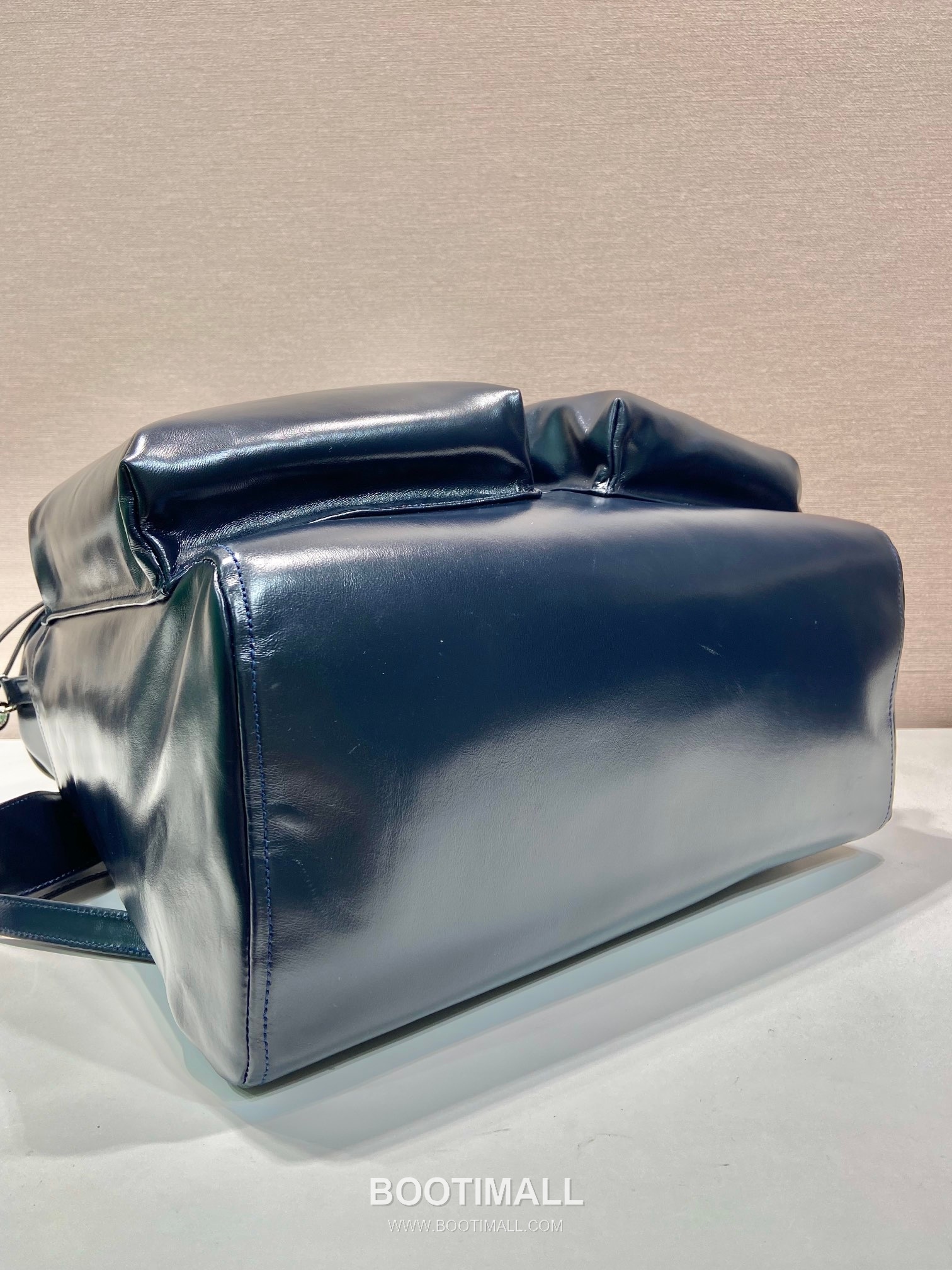 Prada Oiled Calfskin Backpack with Flap Buckle Pocket Detail 프라다 오일드 카프스킨 플랩 버클 포켓 백팩 2VZ108 38cm 6